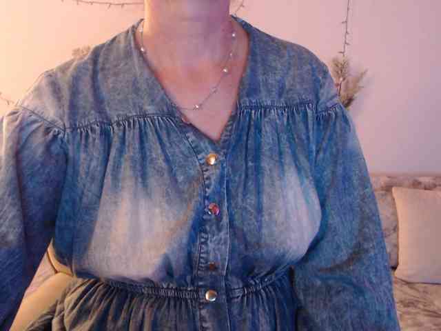 goodSnowQueen webcam