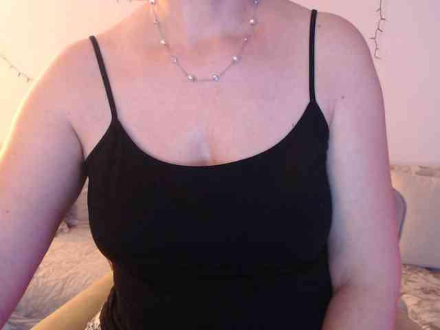 goodSnowQueen webcam