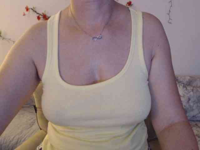 goodSnowQueen webcam
