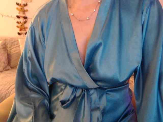 goodSnowQueen webcam