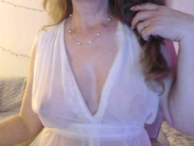 goodSnowQueen webcam