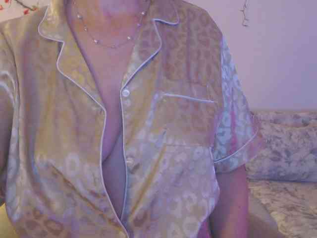 goodSnowQueen webcam