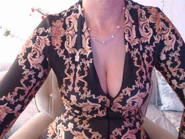goodSnowQueen webcam
