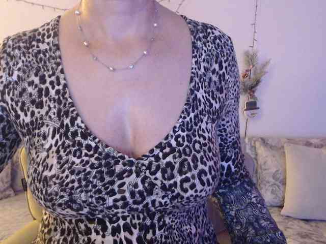 goodSnowQueen webcam