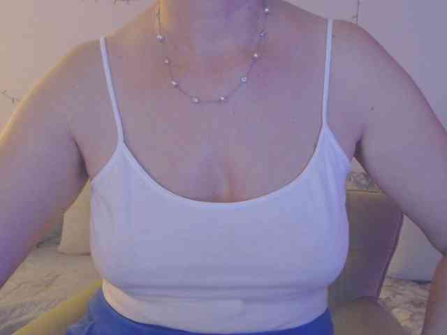 goodSnowQueen webcam