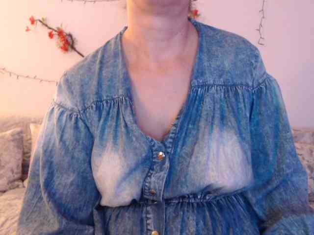 goodSnowQueen webcam