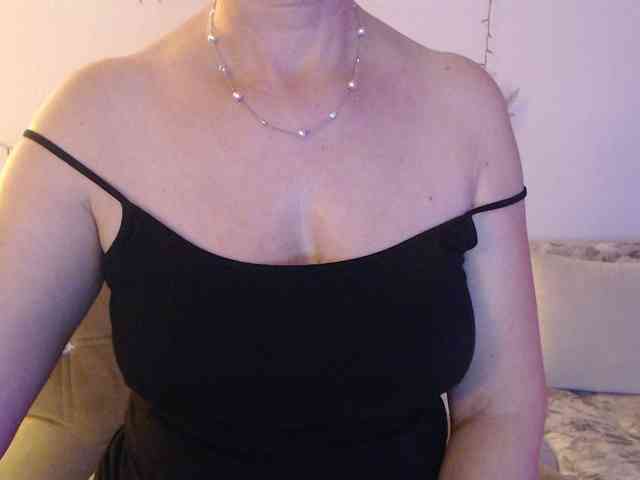 goodSnowQueen webcam