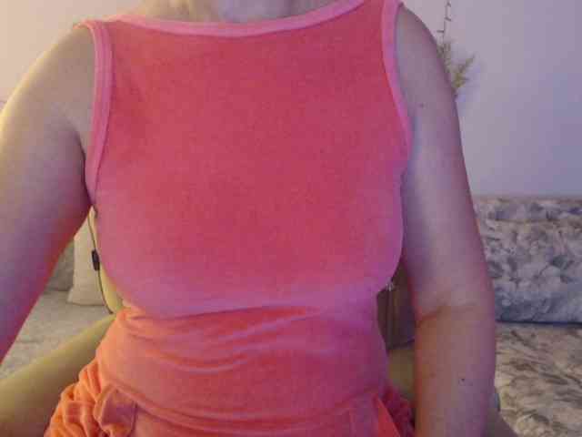 goodSnowQueen webcam