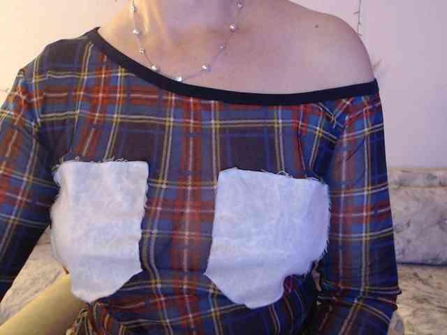 goodSnowQueen Live Webcam on BongaCams