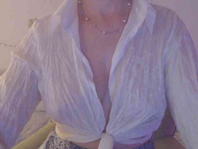 goodSnowQueen webcam