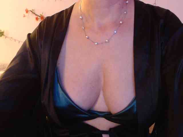 goodSnowQueen webcam