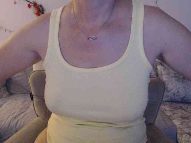 goodSnowQueen webcam
