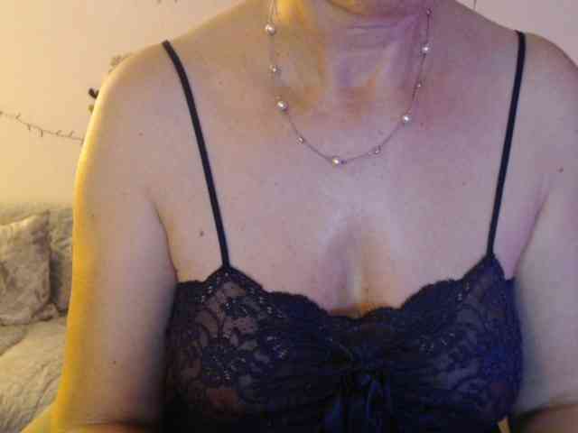 goodSnowQueen webcam