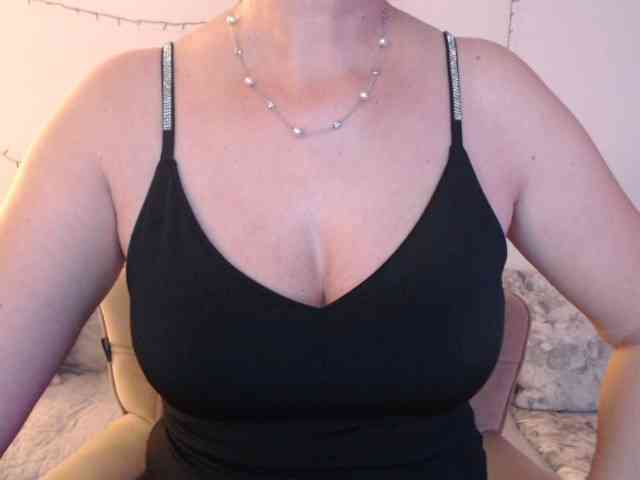 goodSnowQueen webcam