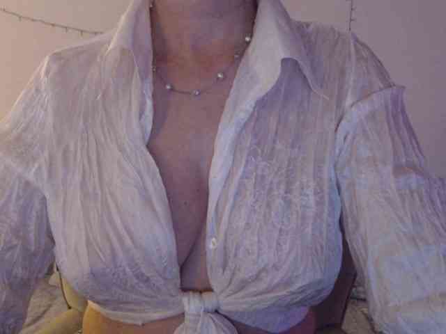 goodSnowQueen webcam