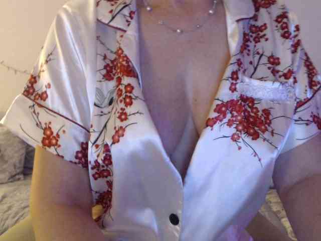 goodSnowQueen webcam