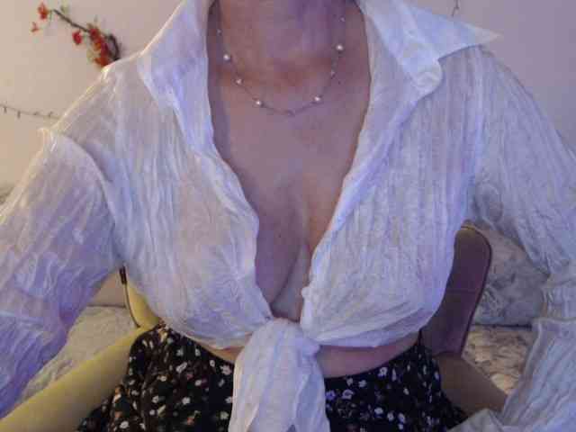 goodSnowQueen webcam