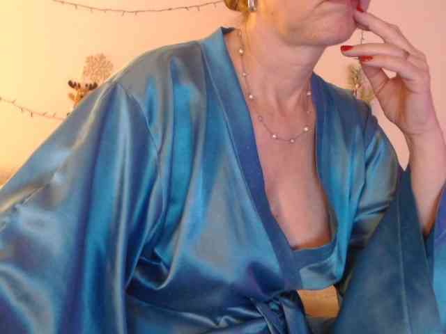 goodSnowQueen webcam