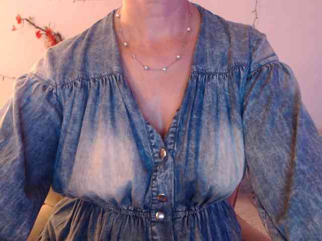 goodSnowQueen webcam