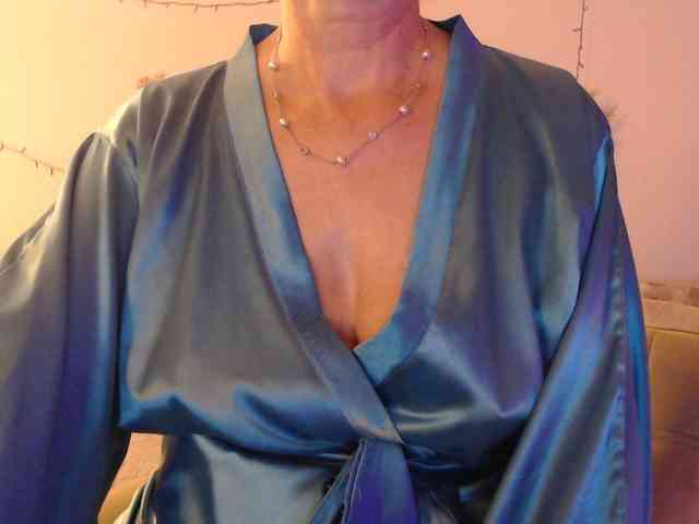 goodSnowQueen webcam