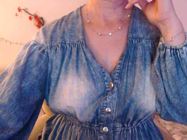 goodSnowQueen webcam