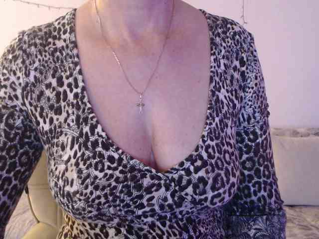 goodSnowQueen webcam