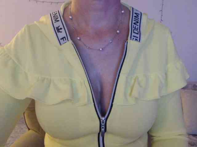 goodSnowQueen webcam