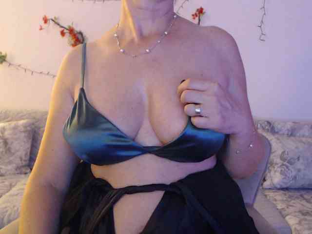 goodSnowQueen webcam