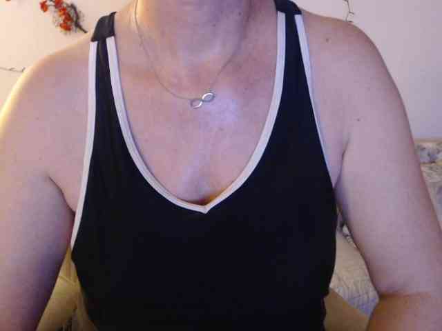 goodSnowQueen webcam