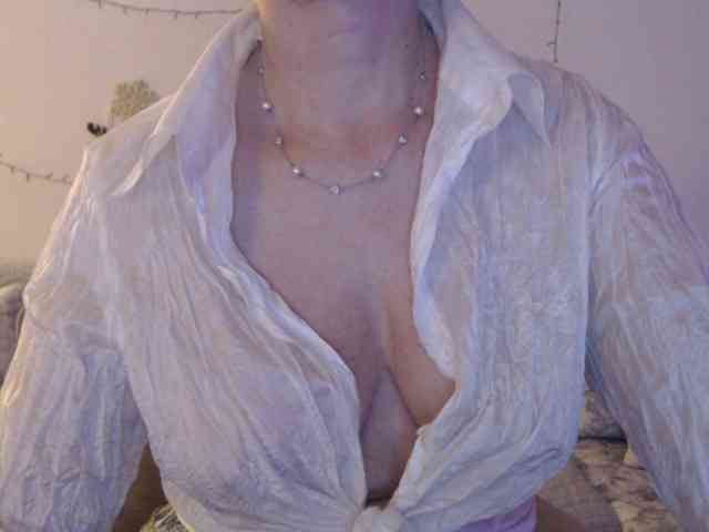 goodSnowQueen webcam