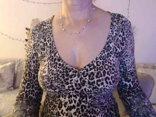 goodSnowQueen webcam