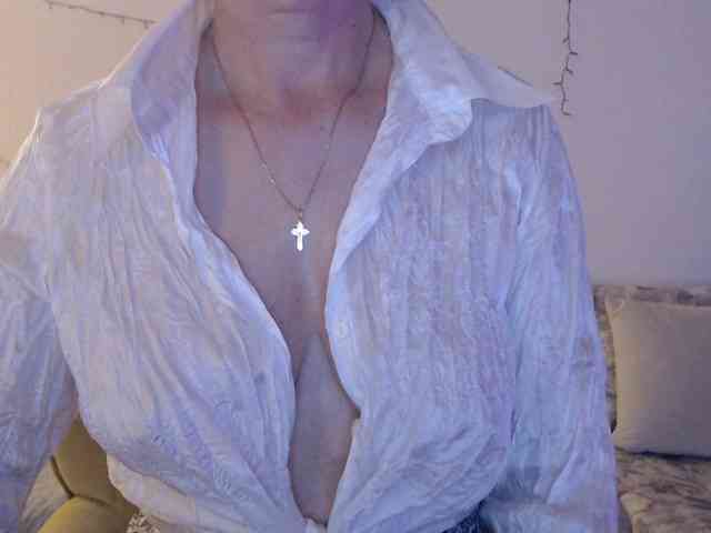 goodSnowQueen webcam