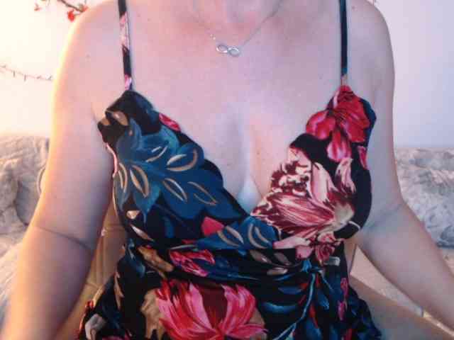 goodSnowQueen webcam