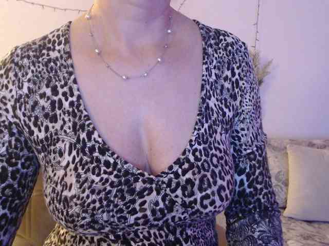 goodSnowQueen webcam