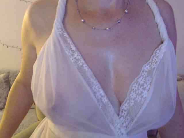 goodSnowQueen webcam