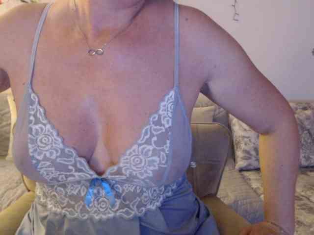 goodSnowQueen webcam