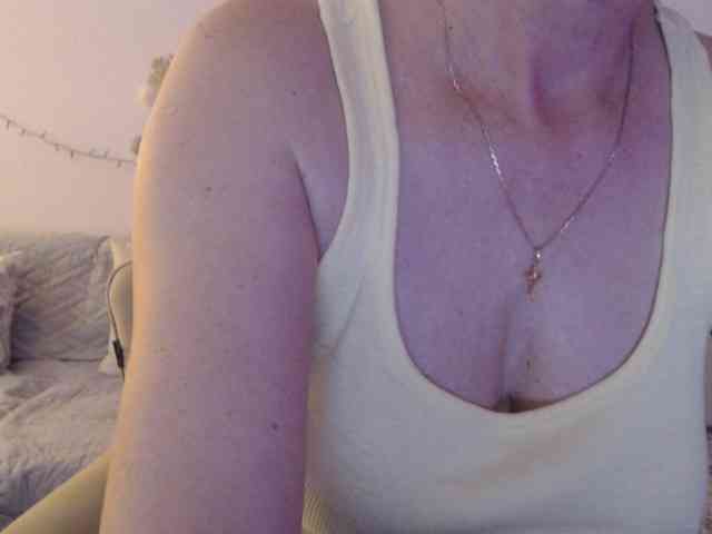 goodSnowQueen webcam