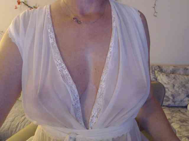 goodSnowQueen webcam