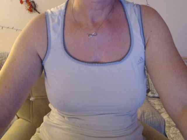 goodSnowQueen webcam
