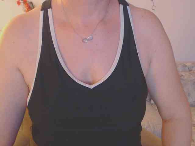 goodSnowQueen webcam