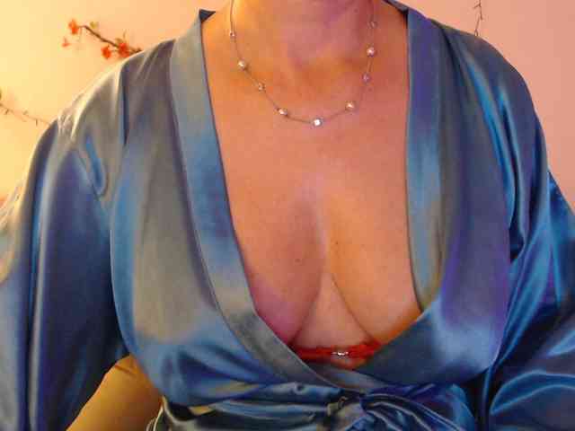 goodSnowQueen webcam
