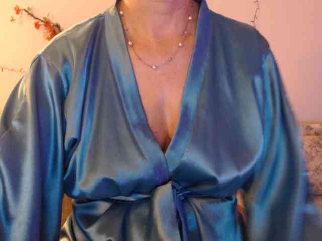 goodSnowQueen webcam