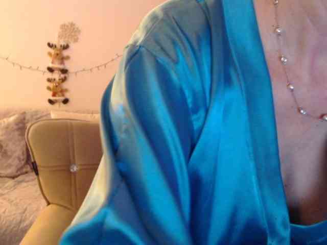 goodSnowQueen webcam