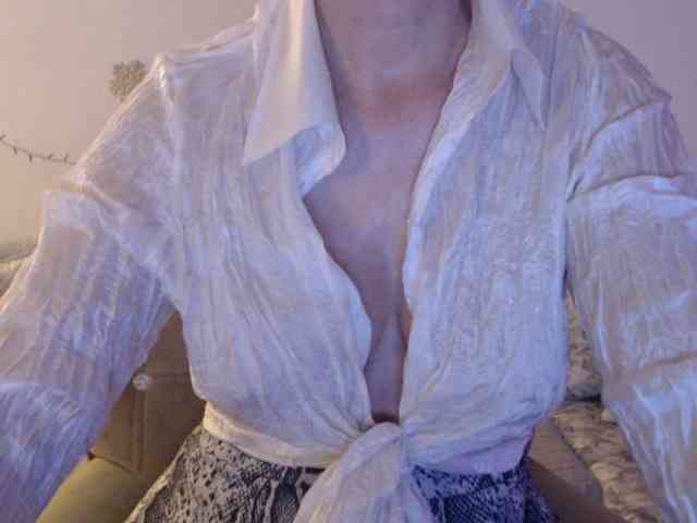 goodSnowQueen webcam