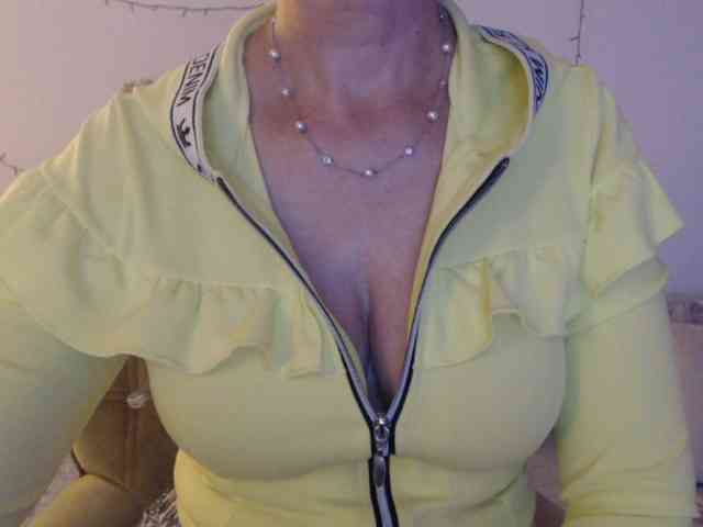 goodSnowQueen webcam