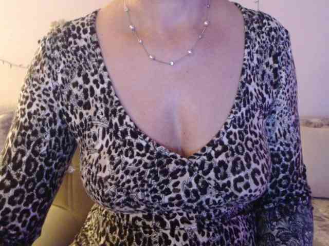 goodSnowQueen webcam