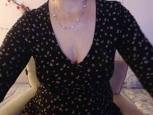 goodSnowQueen webcam