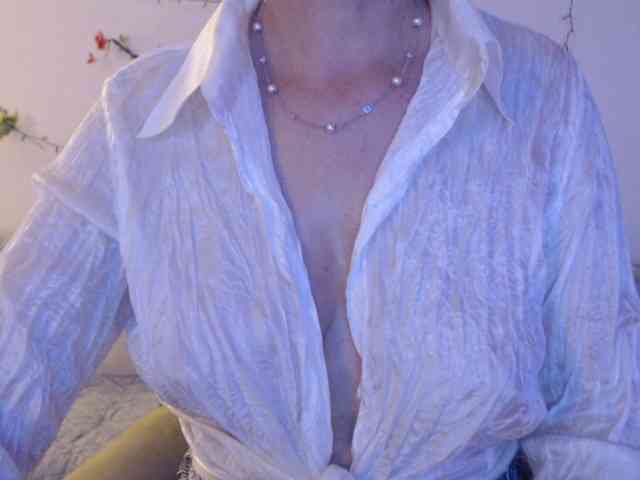 goodSnowQueen webcam