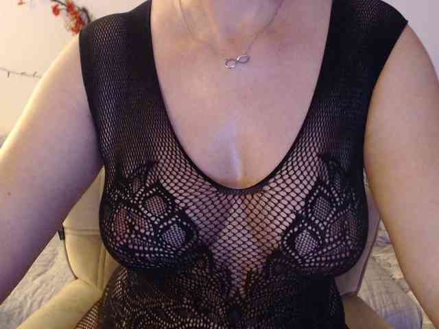 goodSnowQueen Live Webcam on BongaCams