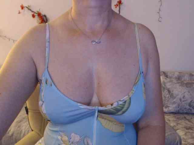 goodSnowQueen webcam